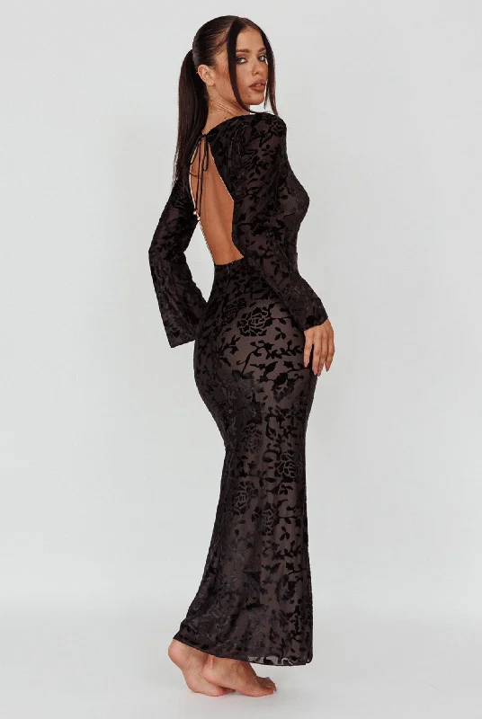 Novalie Long Sleeve Velvet Print Midi Dress Black